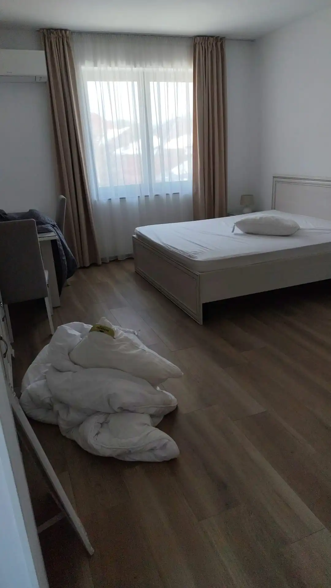 Inainte: camera in apartament Airbnb, Bucuresti