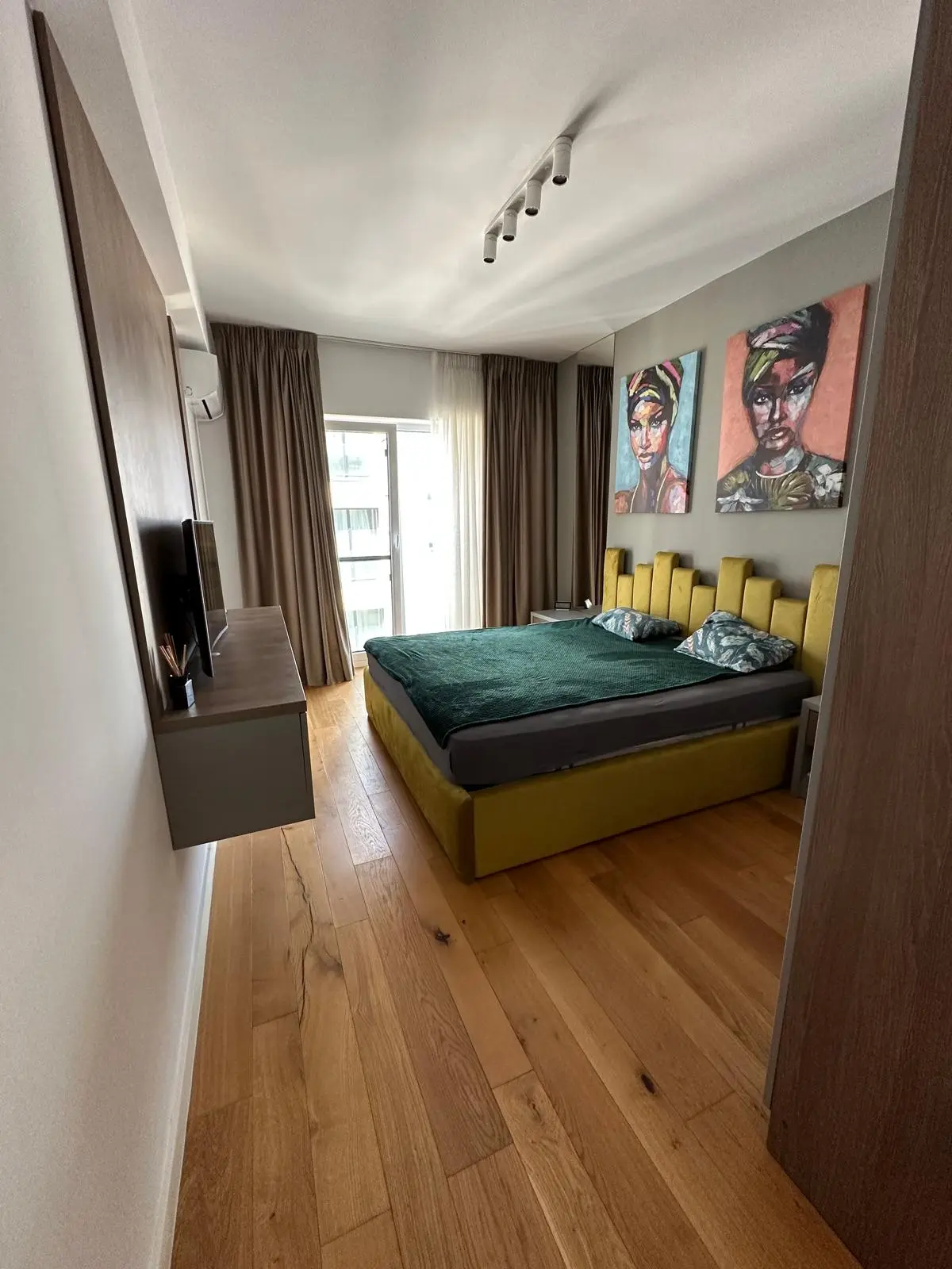 Dormitor după curățenie la domiciliu realizată de Real Cleaning