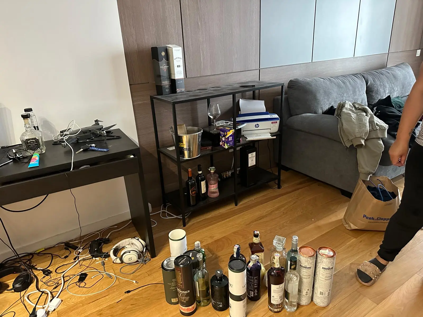 Living înainte de curățenie la domiciliu București